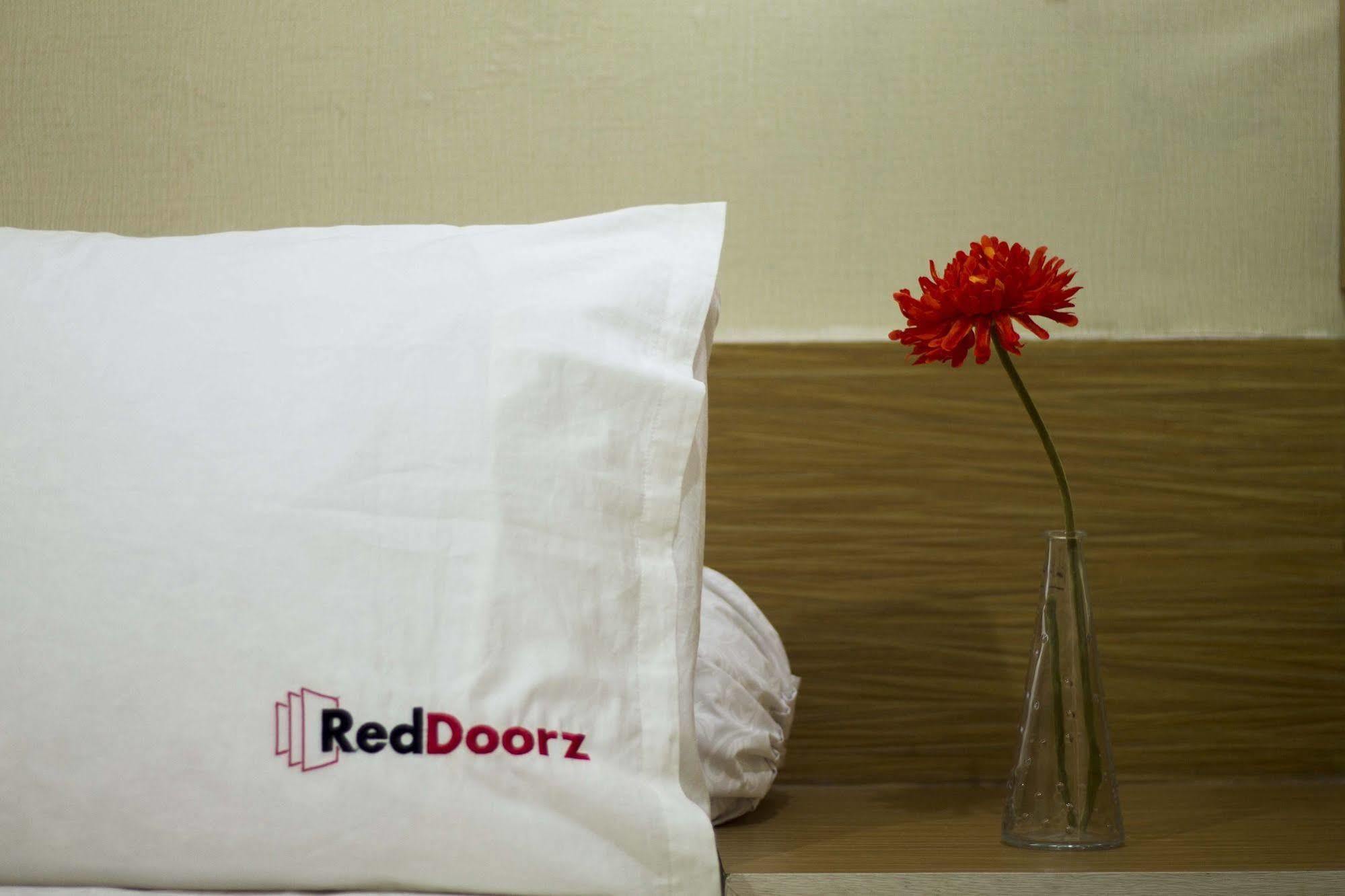 فندق Reddoorz @ Gegerkalong Girang باندونج المظهر الخارجي الصورة